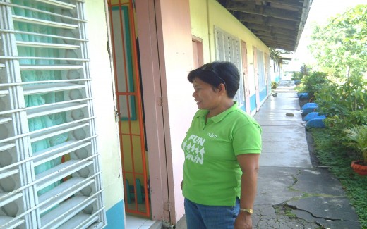 My cousin, Mrs. Ma. Anita Alcala-Oco, the principal (Photo by Travel Man)
