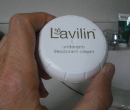 Lavilin comes in a nice container