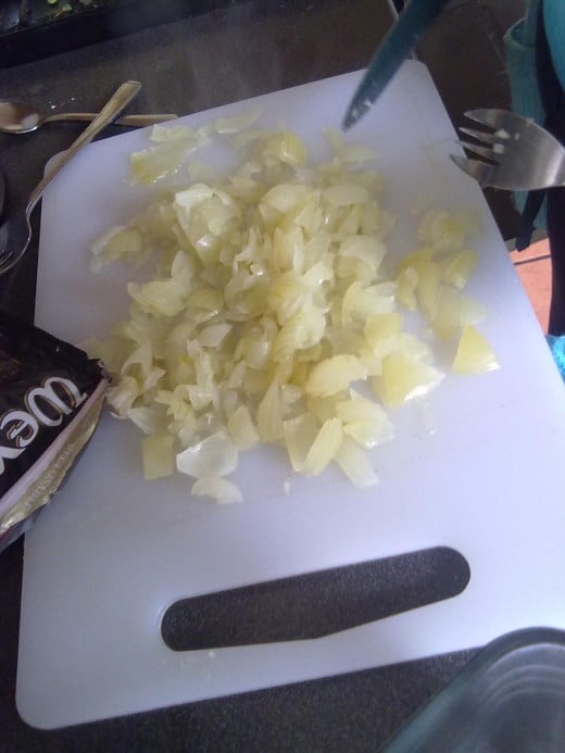 Chop the onions into small slices