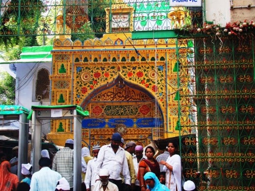 The inner gate of the Dargah