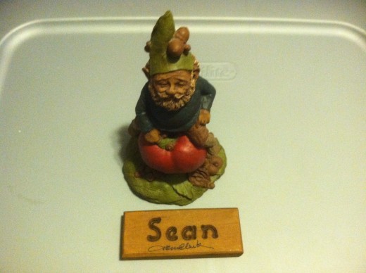 I spent the evening sorting through the Tom Clark Gnomes I recently acquired from my Mom.