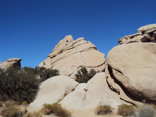More large boulders out at Joshua tree.
