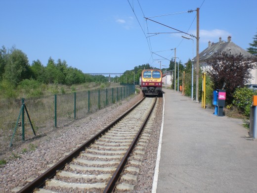 View towards Esch-sur-Alzette of the station platform of Audun-le-Tiche