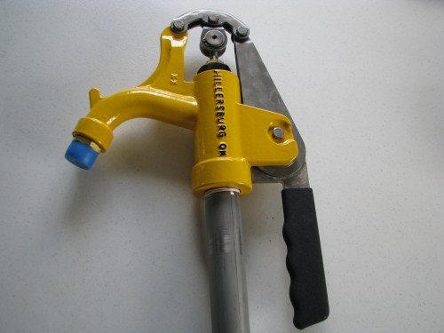 Easy to operate stainless handle
