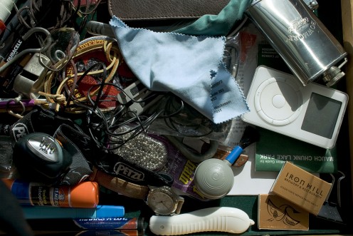 Clutter takes on many different forms, and it can make your living spaces depressing and unhealthy. Start de-cluttering today with a simple process that will leave your home livable and enjoyable.
