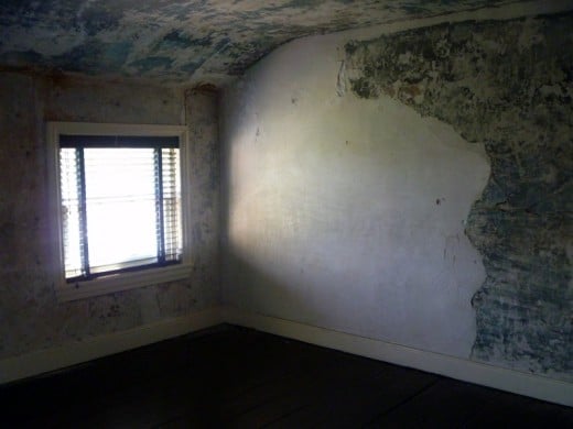 Small room on the third floor of the Poe House