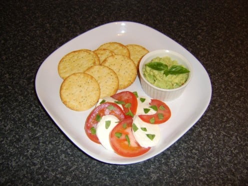 This incredibly simple guacamole recipe, served with tomato, basil and mozzarella salad, represents a delicious fusion of Mexican and Italian cuisines