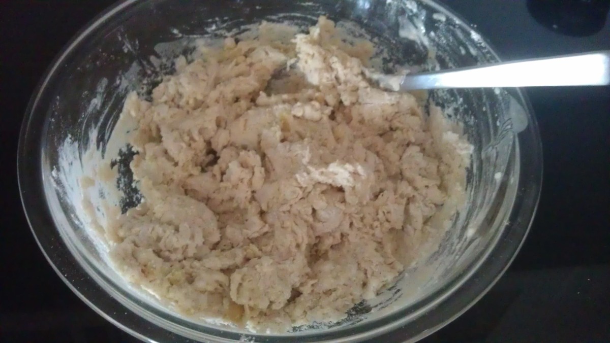 Mix in the yeast liquid, and milk with salt, and develop into a dough.