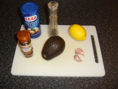 Principal ingredients of a very basic guacamole