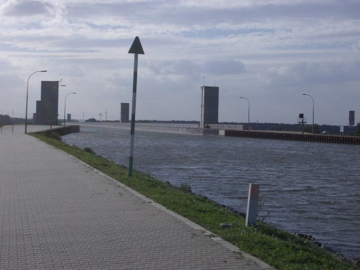 World's longest canal bridge
