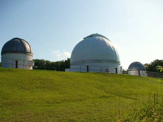 The George Observatory in the Brazos Bend State Parke in Southeast Texas uses a 36 inch Cassegrain reflector telescope in its main observatory research dome. 