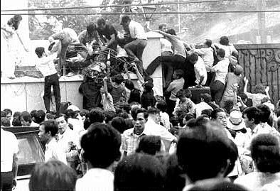 Marines throwing Vietnamese back over the American Embassy wall, Saigon, R. South Vietnam