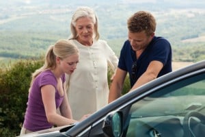 Scene from the movie "Letters to Juliet": Sophie, Claire and Charlie in search of Lorenzo Bartolini. From left to right: Amanda Seyfried, Vanessa Redgrave and Christopher Egan.