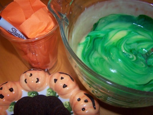 Stir the food coloring into the vanilla pudding.