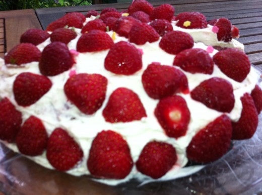 Traditional Midsummer cake with cream and strawberries! 