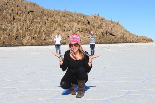 "Look what I have here" - Perspective photography - Salar de Uyun