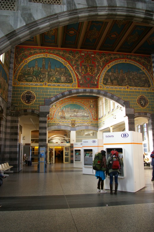 Booking hall of Ghent-Sint-Pieters railroad station