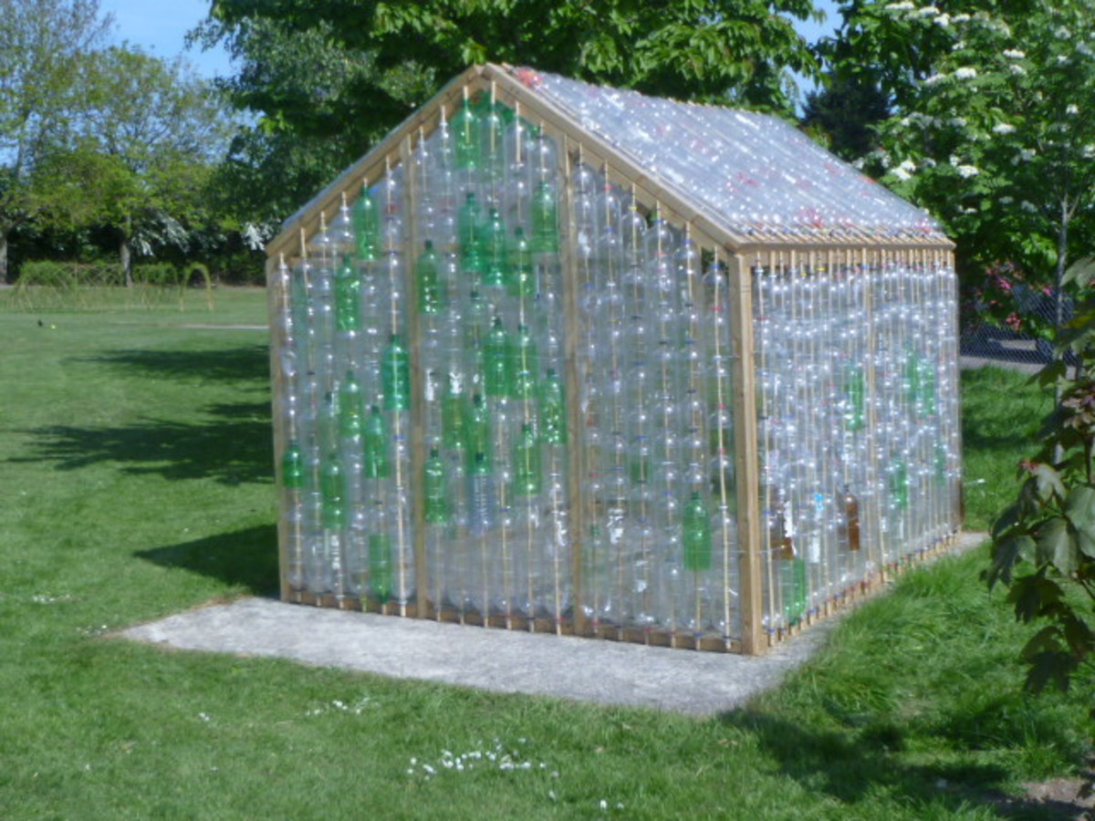 How to Build a Greenhouse Made From Plastic Bottles ...