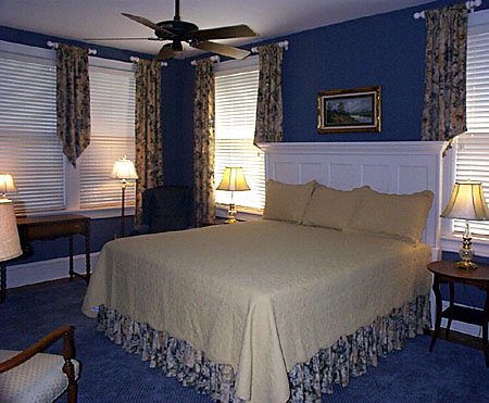 Using a Blue Bedroom Decorating Scheme