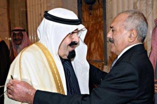 Saudi King with Yemeni President (R)