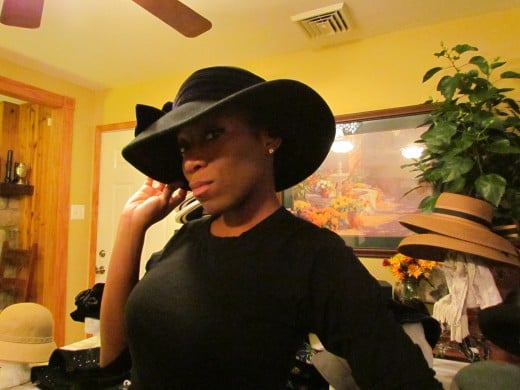 NeNe, modeled a black brim with a beautiful bow on the left side. Another style that we will see throughout the fashion industry each year. 