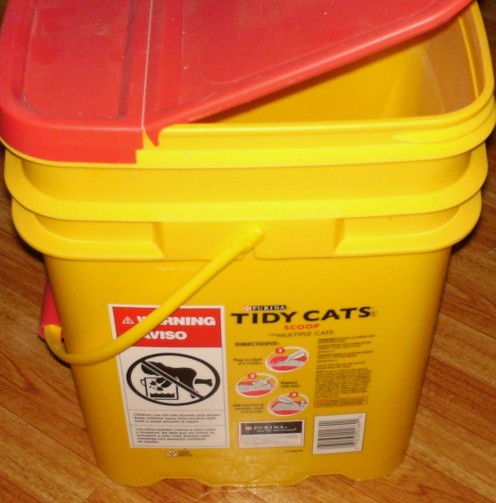 Cat litter bucket