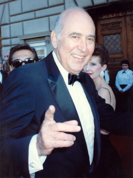 Carl Reiner at the 41st Emmy Awards