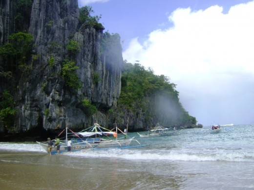 Limestone cliffs welcome the tourists to the Puerto Princesa Underground River