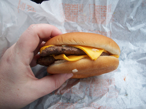 A typical fastfood cheeseburger