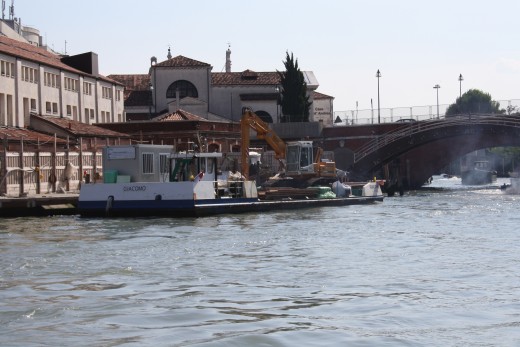I could not imagine doing work on that while it was sitting on a boat!  But that's how they do it in Venice.