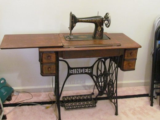 A Singer Sewing Machine that was similar to the one Karen's mother worked as a seamstress on.   