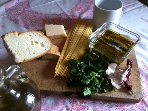 Ingredients for spaghetti with anchovy sauce.