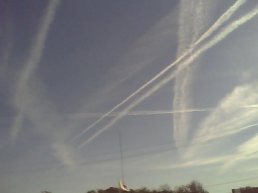 CHEMTRAILS; LOTS OF THEM !!!