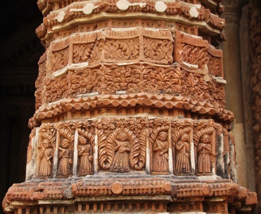 Decorations on the front pillar