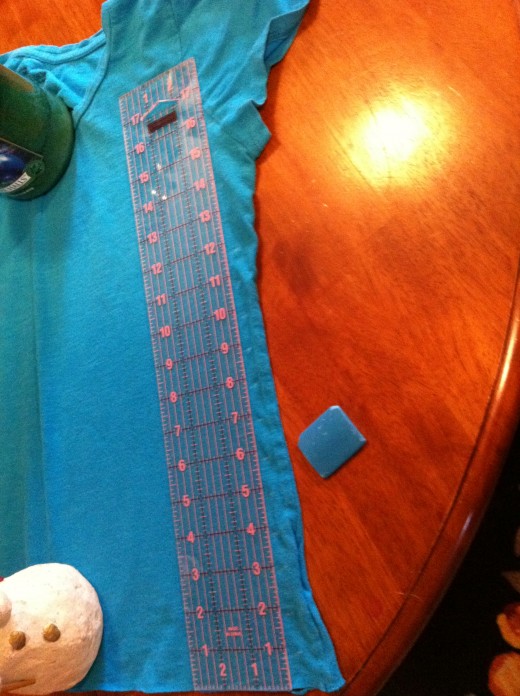 Measure out your 3/4 of an inch. Note: You are only using the body of the shirt. 