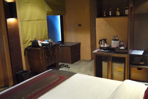 Room size is around 28 sqm.