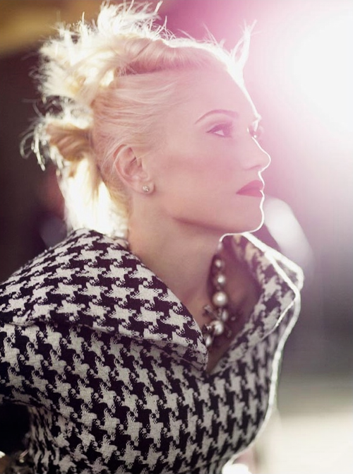 Gwen Stefani looking elegant in houndstooth. 