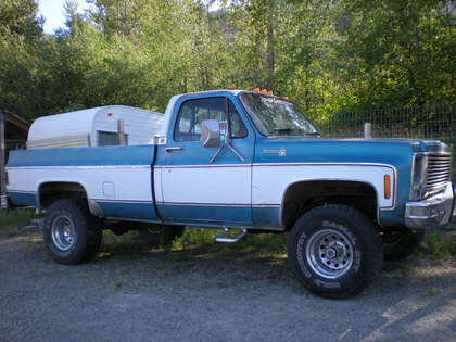 'Ol' Blue' was a grayish blue and didn't have the trim on the side, but it looked a lot like this one! I hope somebody saw the quality in him and gave him a new life!