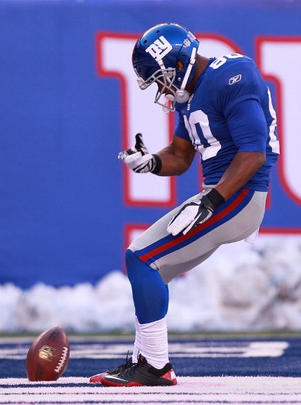 (Photo by Nick Laham/Getty Images) EAST RUTHERFORD, NJ - OCTOBER 30: Victor Cruz #80 of the New York Giants celebrates a touchdown against the Miami Dolphins at MetLife Stadium on October 30, 2011 in East Rutherford, New Jerse