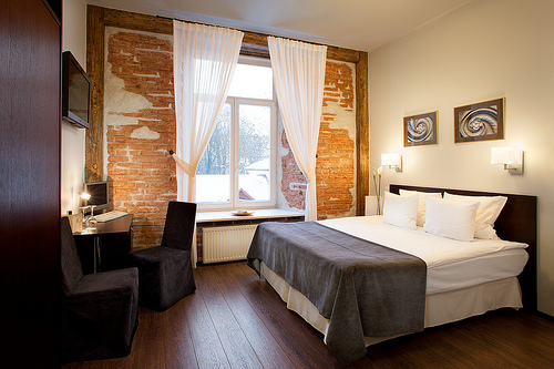 A calm and relaxing clutter free bedroom