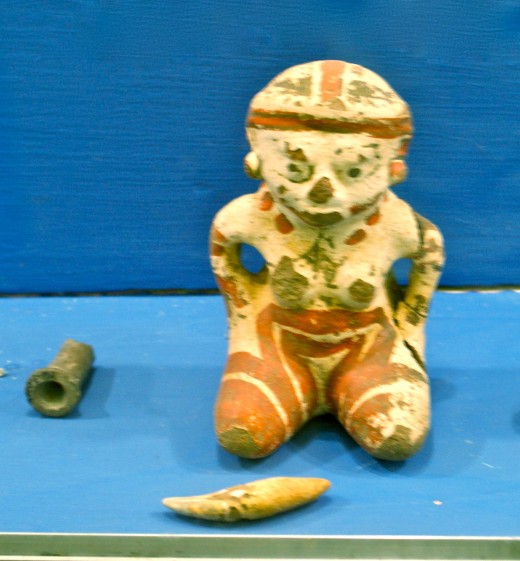 Sapoa Period figurine and other artifacts.