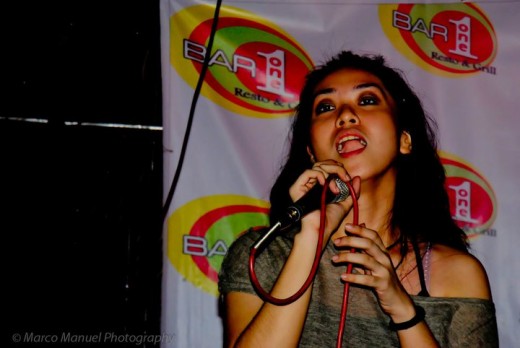 Yours truly singing on one of Amihan's live performances.