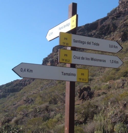 Signpost for walks near Tamaimo. Photo by Steve Andrews