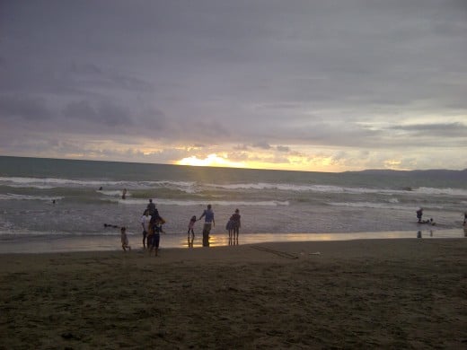 People waiting for the last sunset of 2011 at Pelabuhan Ratu beach.