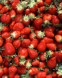 Strawberries make a great low-calorie frozen dessert