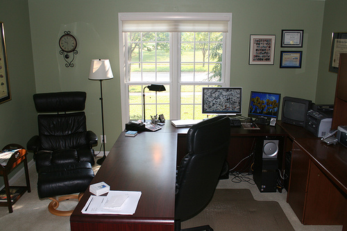 A clutter free office