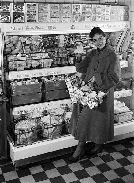 The Classic 50's Housewife Out Shopping