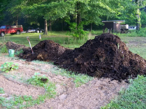 A nice compost pile like I make. About ready to use.