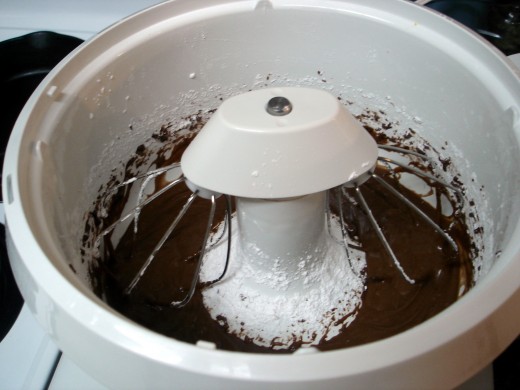 Mixing the cocoa mixture with the powdered sugar.