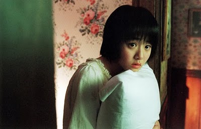 The lovely Geun-young Moon as little sister Soo-yeon.